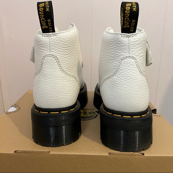 Dr. Martens Devon Heart Boot - Picture 3 of 5